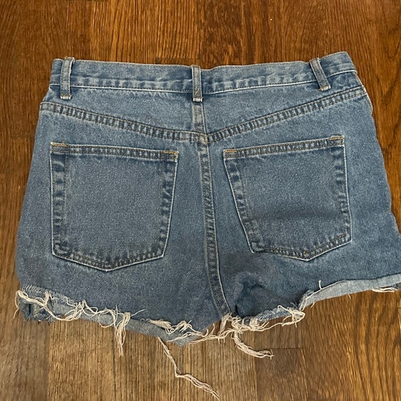 Cutoff shorts - Picture 2 of 4